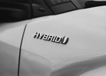 E-Car hybrid drive engine. Leica R7 (1994), Summicron-R 2.0 90mm (1981). Hi-Res analog scan by: www.totallyinfocus.com – Kodak Kodachrome 64 (K-14 process as black/white development, expired 2001)